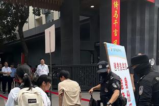 利物浦2球被吹‼️博主质疑：萨拉赫被推到越位位置 努涅斯没犯规