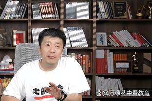 稳定输出！科比-怀特半场飙中4记三分贡献12分7助 正负值+17