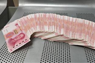 CJ谈莱夫利：他的抢篮板能力很棒 他给了独行侠能量